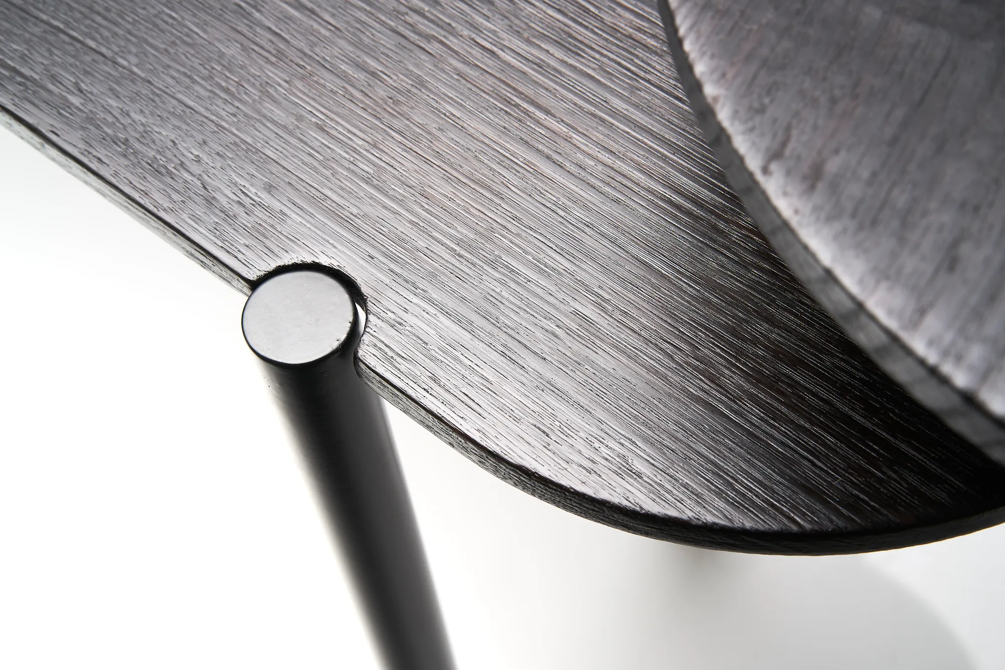 Bea bench: close-up of the side-table juncture and shadow line.