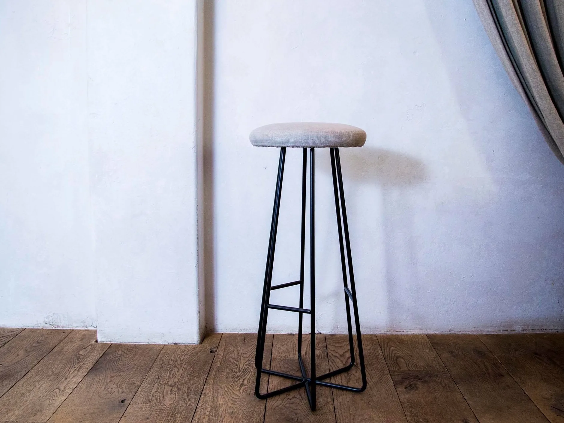 Éxi stool.